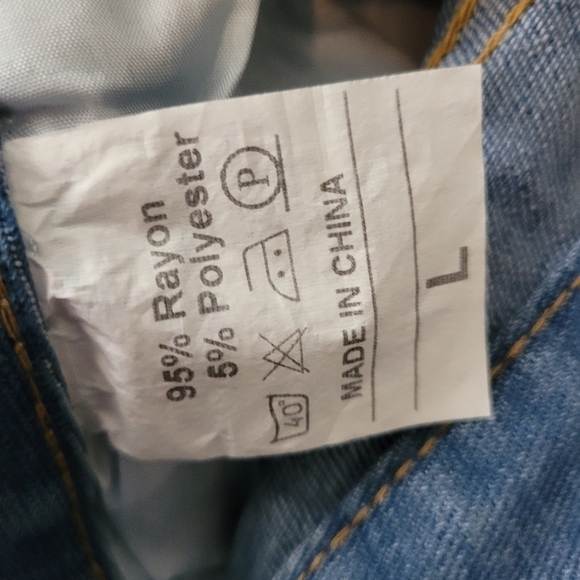 JEANS 👖 - Picture 2 of 4